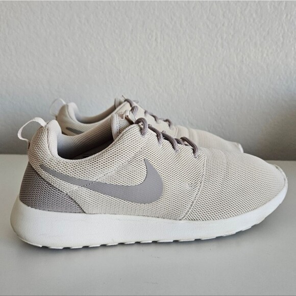 Nike | Roshe One 'Light Orewood Brown' Cream Sneaker, Womens 9.5 - Picture 2 of 8